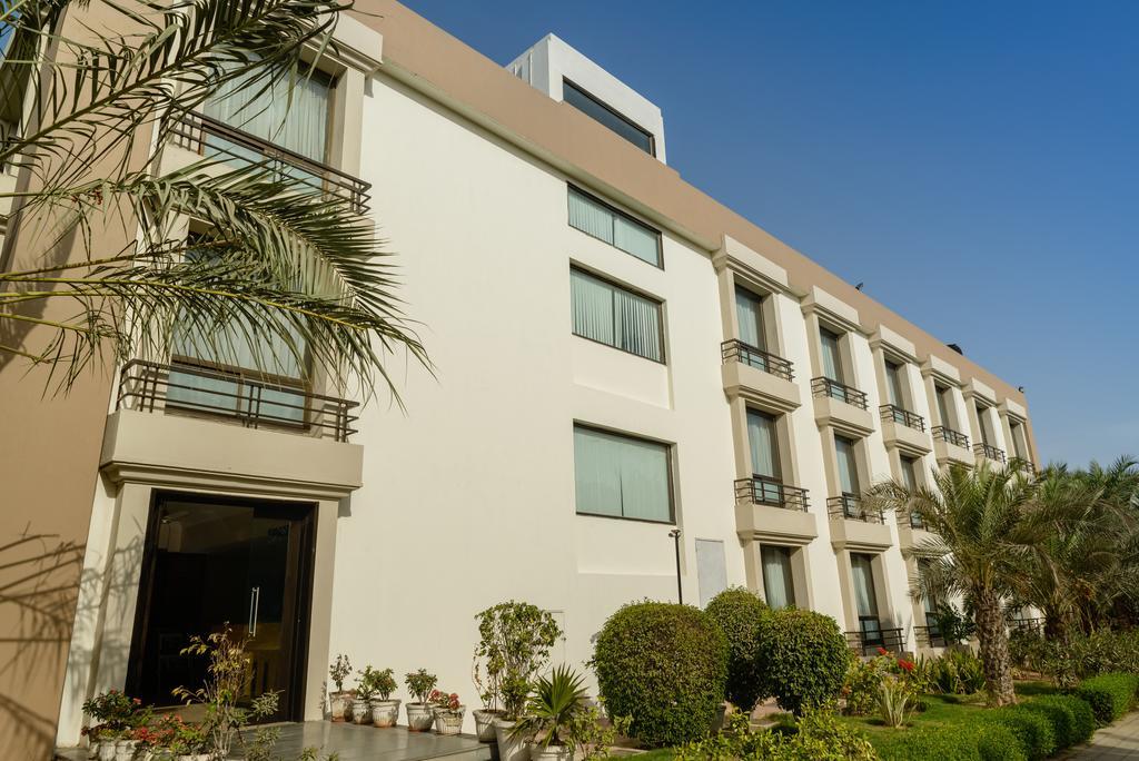 Quality Inn Palms Gāndhīdhām Εξωτερικό φωτογραφία