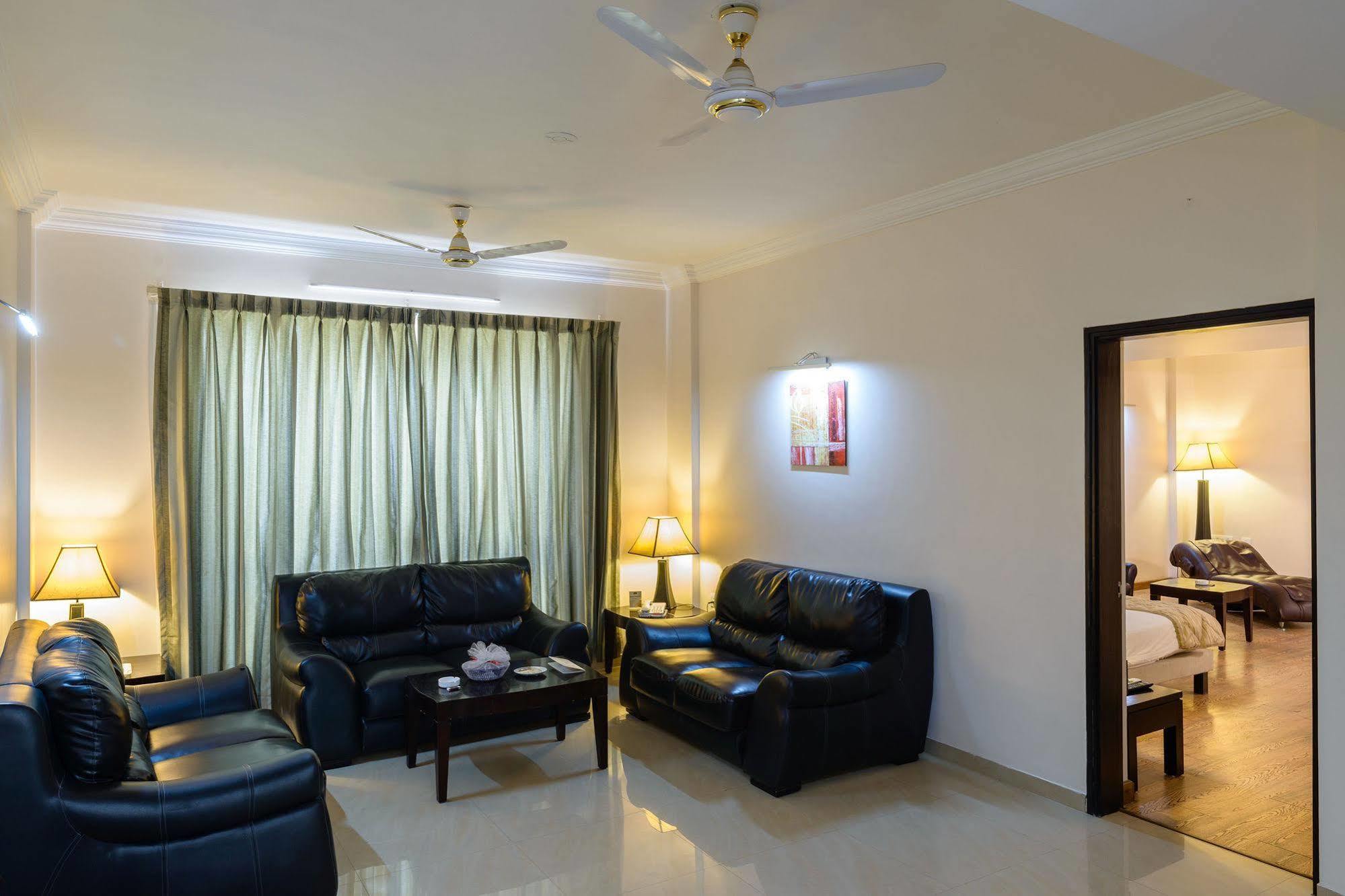 Quality Inn Palms Gāndhīdhām Εξωτερικό φωτογραφία