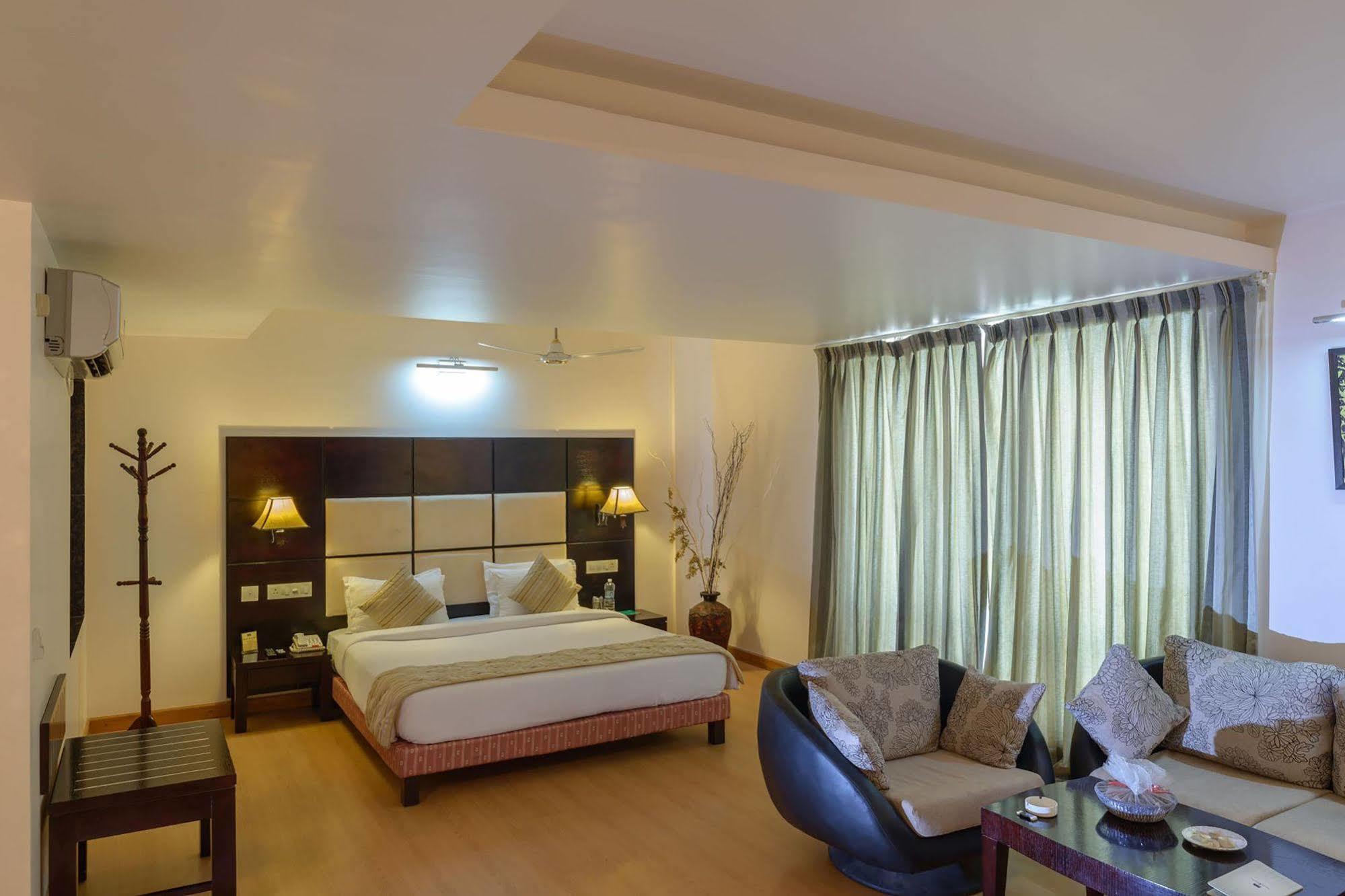 Quality Inn Palms Gāndhīdhām Εξωτερικό φωτογραφία