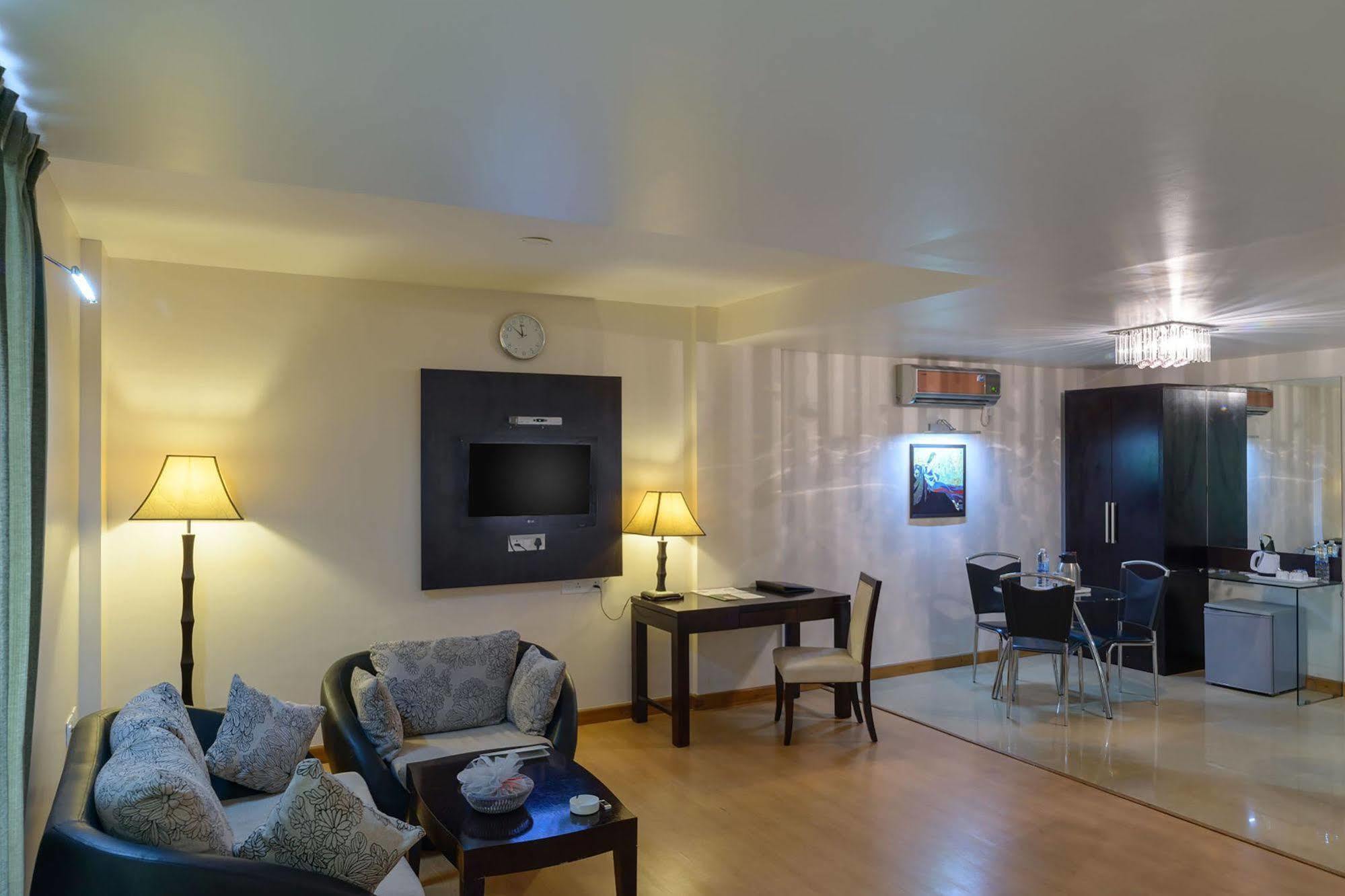 Quality Inn Palms Gāndhīdhām Εξωτερικό φωτογραφία