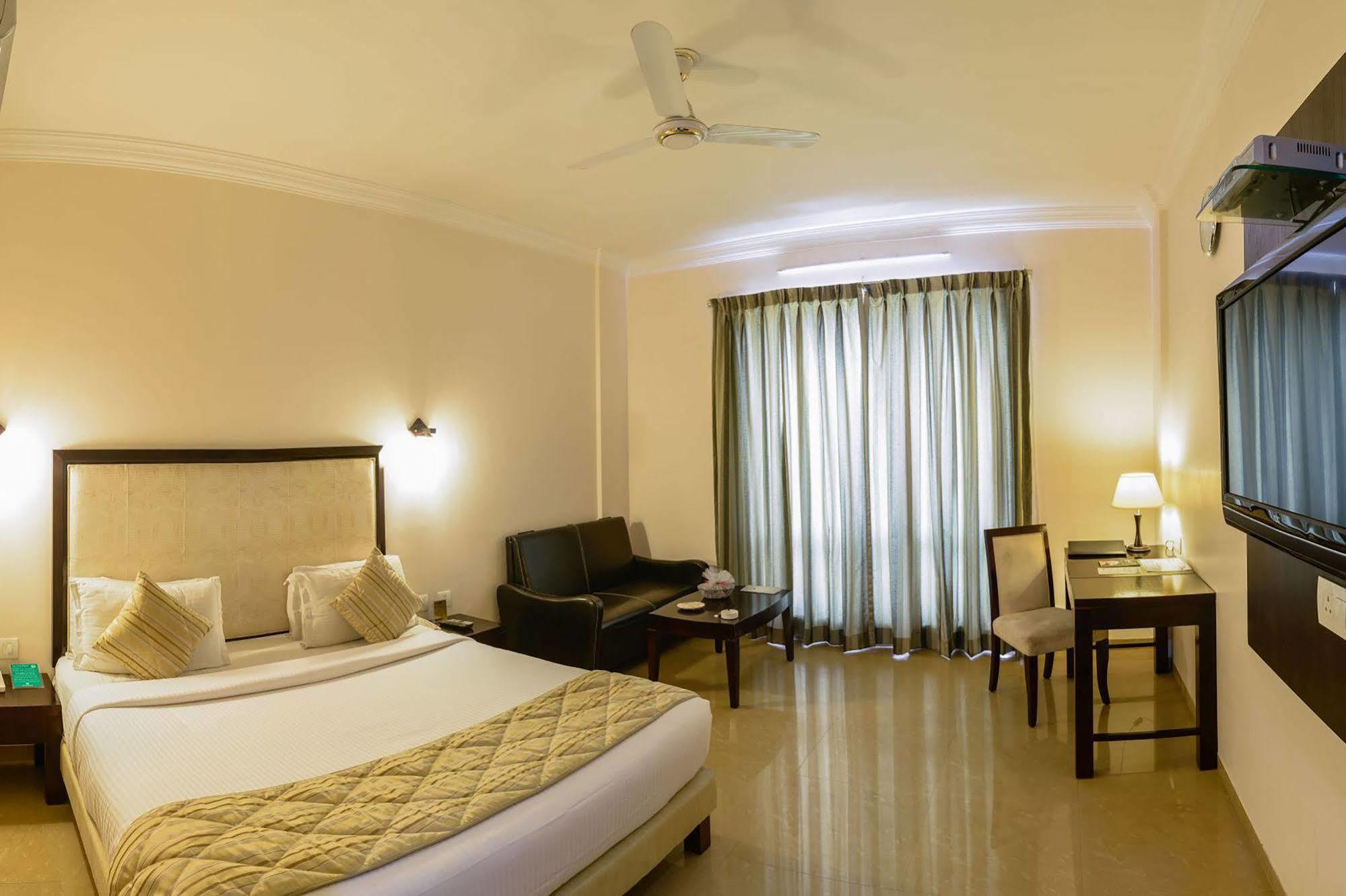 Quality Inn Palms Gāndhīdhām Εξωτερικό φωτογραφία