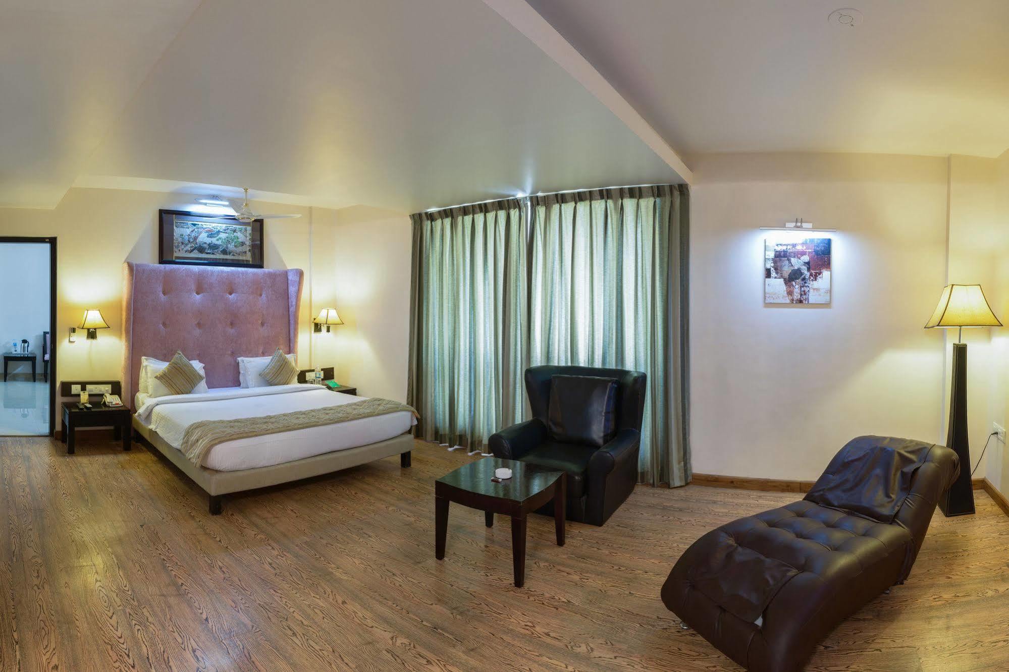 Quality Inn Palms Gāndhīdhām Εξωτερικό φωτογραφία