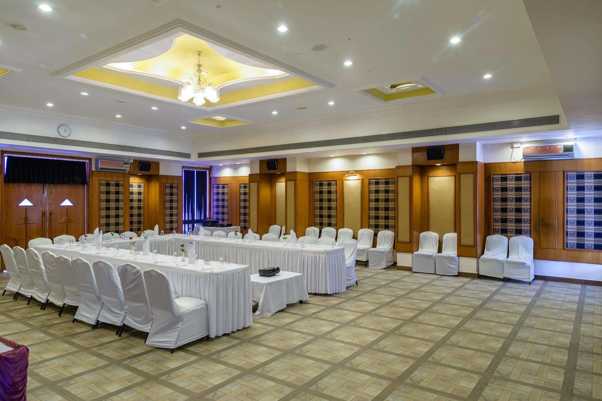 Quality Inn Palms Gāndhīdhām Εξωτερικό φωτογραφία