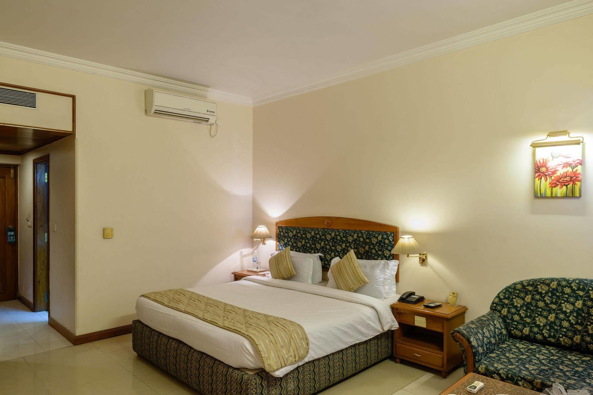 Quality Inn Palms Gāndhīdhām Εξωτερικό φωτογραφία