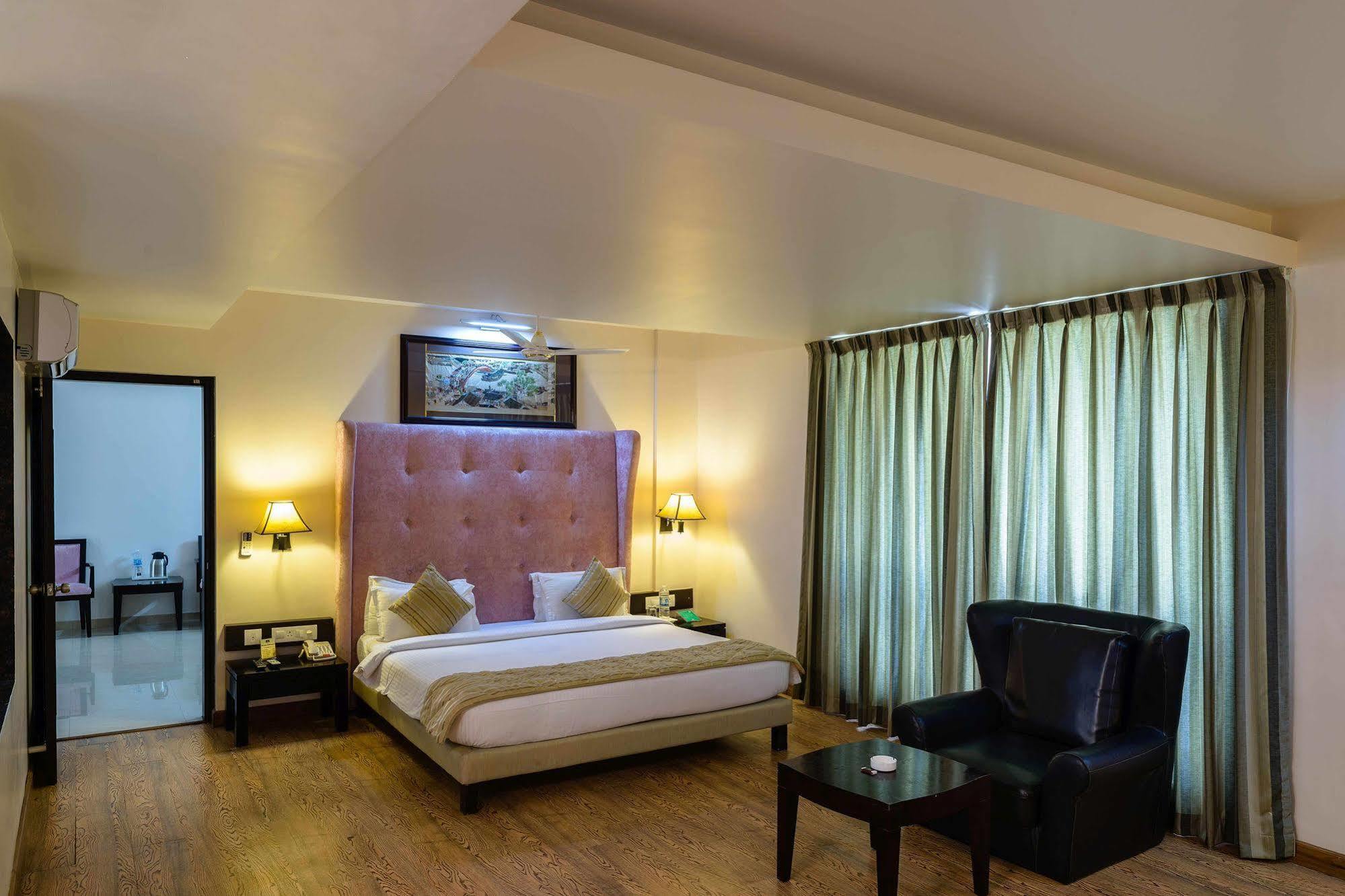 Quality Inn Palms Gāndhīdhām Εξωτερικό φωτογραφία