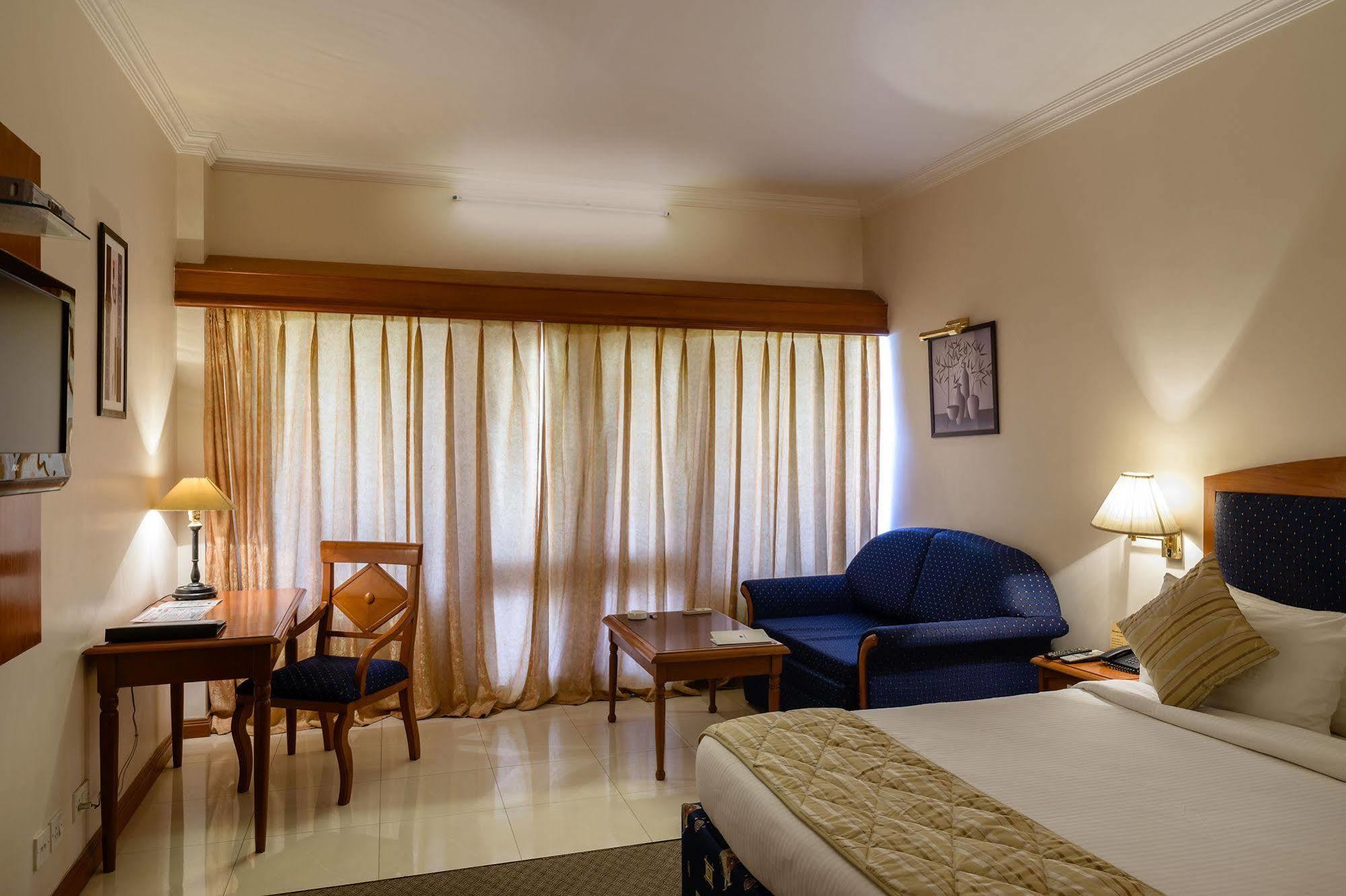 Quality Inn Palms Gāndhīdhām Εξωτερικό φωτογραφία