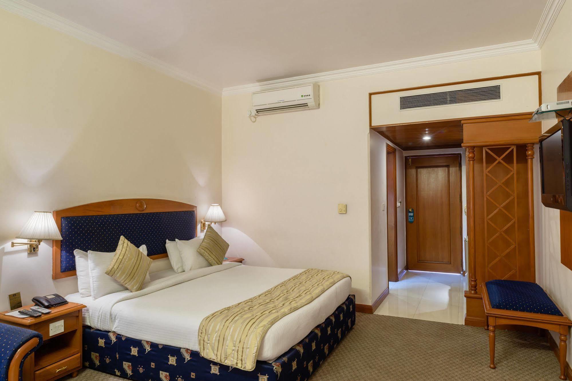 Quality Inn Palms Gāndhīdhām Εξωτερικό φωτογραφία