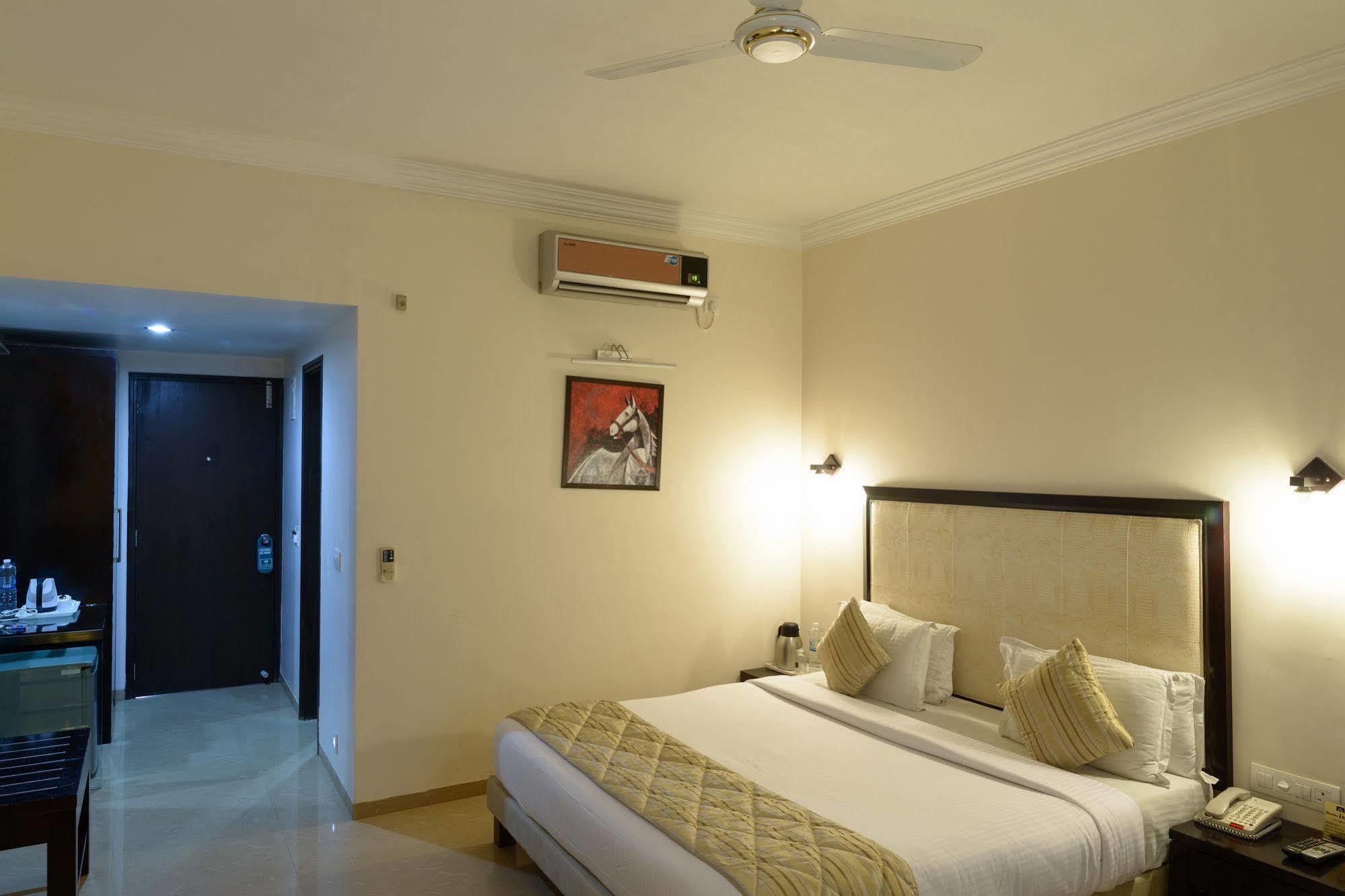Quality Inn Palms Gāndhīdhām Εξωτερικό φωτογραφία